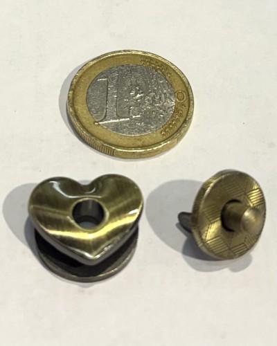 fermeture aimantée cœur taille réelle 17 mm cartonnage scrapbooking